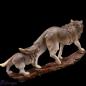 Preview: Laufende Wölfin mit Wolfsjungen